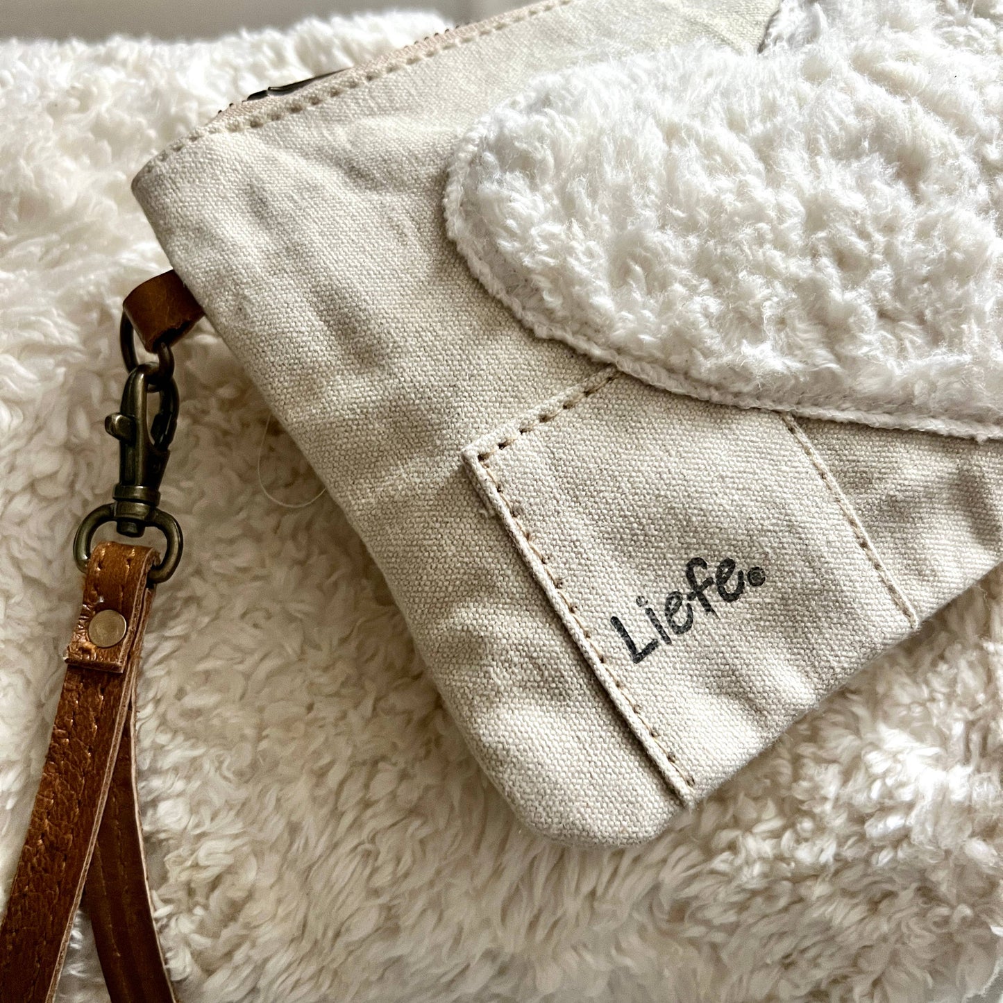 Heart Vintage Canvas Clutch (White Teddy Fabric)