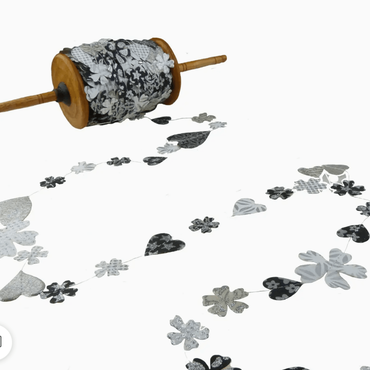 Epigram Heart & Flowers Paper Garland Reel (30m)