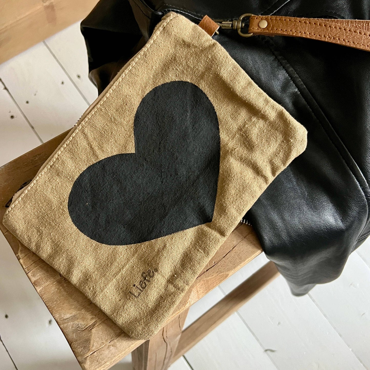 Heart Vintage Canvas Clutch (Black)