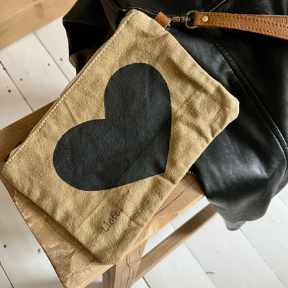 Heart Vintage Canvas Clutch (Black)