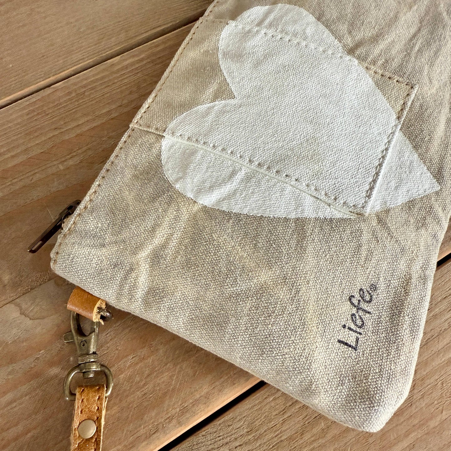 Heart Vintage Canvas Clutch (White)