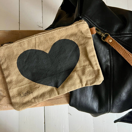 Heart Vintage Canvas Clutch (Black)
