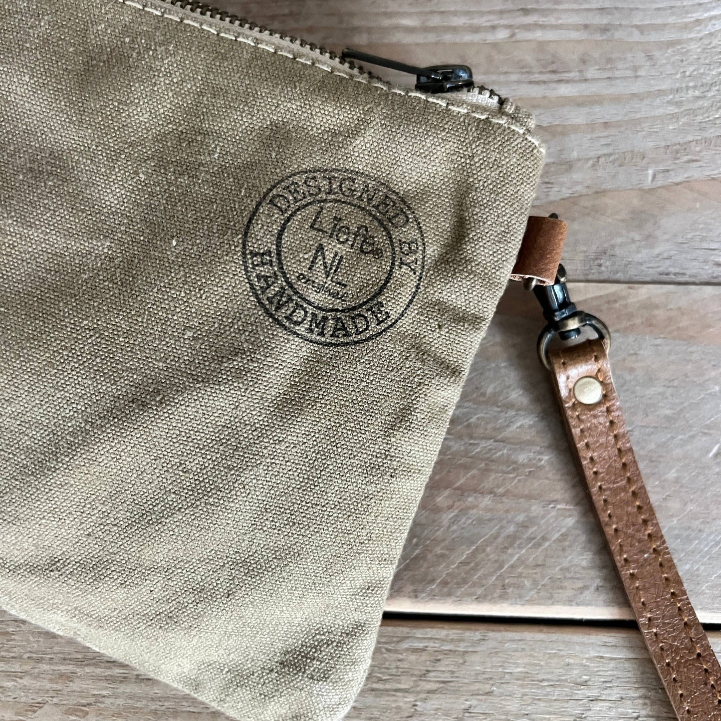 Heart Vintage Canvas Clutch (Black)